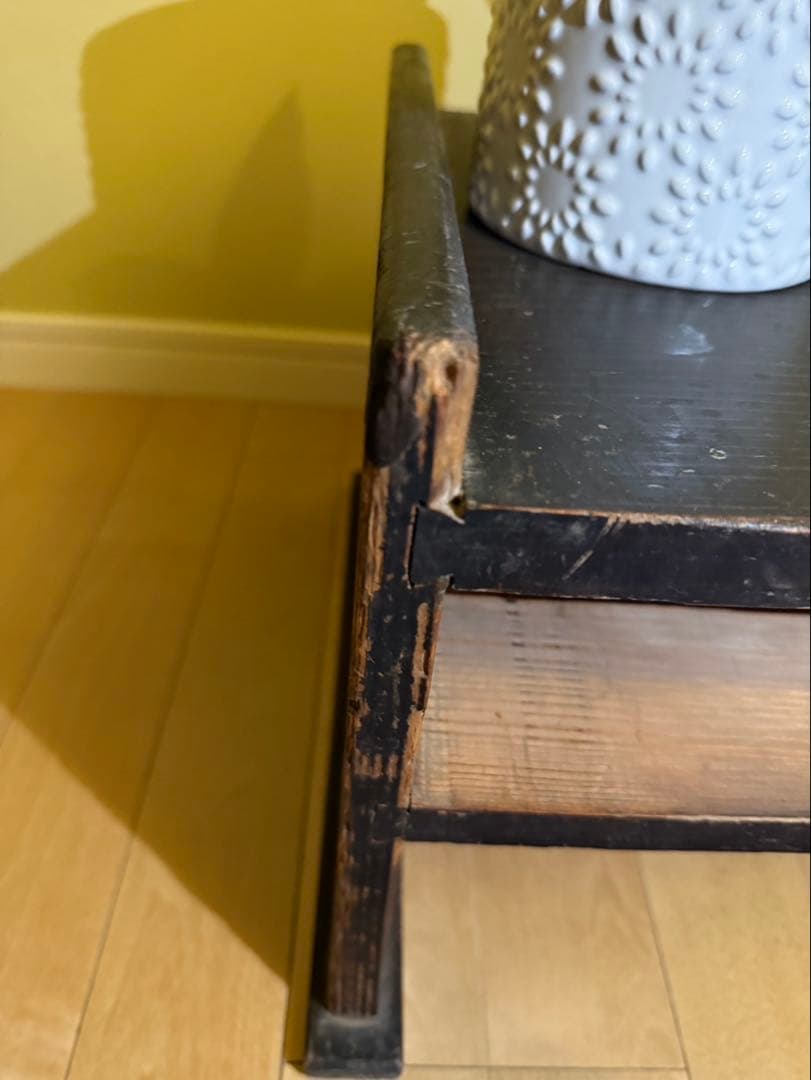 古い味のある木製文机