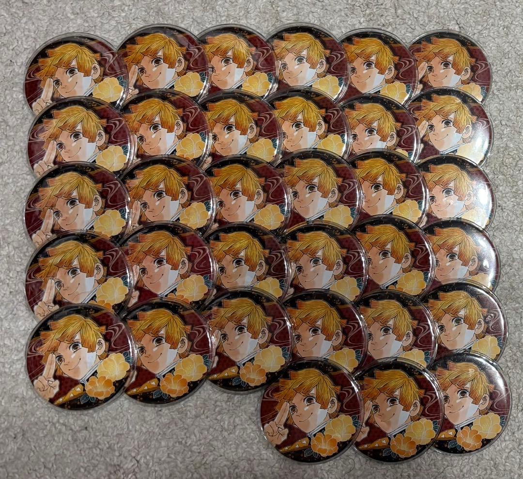 鬼滅の刃　我妻善逸　缶バッジ 33個セット