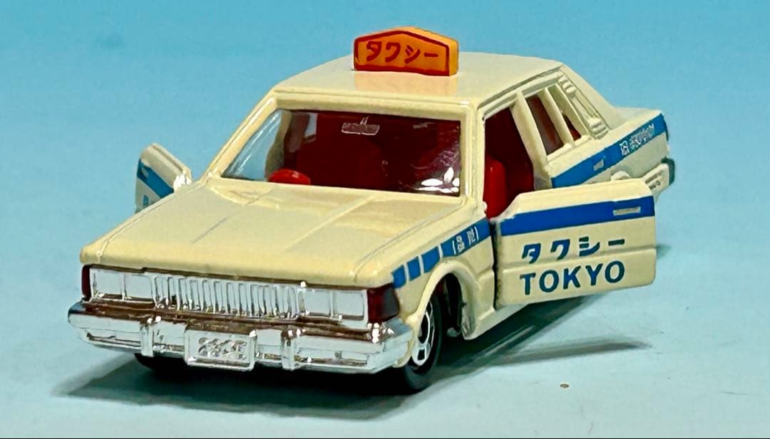 トミカ 黒箱 28 ニッサンセドリック タクシー