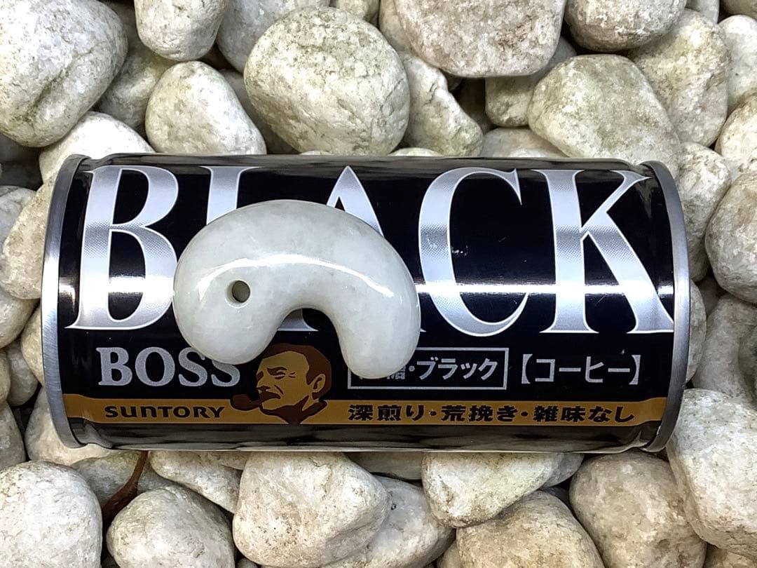 激安‼️氷*アイスジェイド糸魚川翡翠勾玉　何処にも無いお値段で‼️本物鑑別書取得品‼️