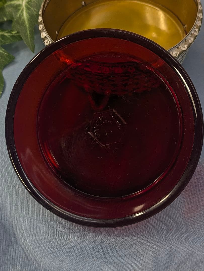 イギリス アンティーク Regent of London 刺繍 ガラス小物入れ