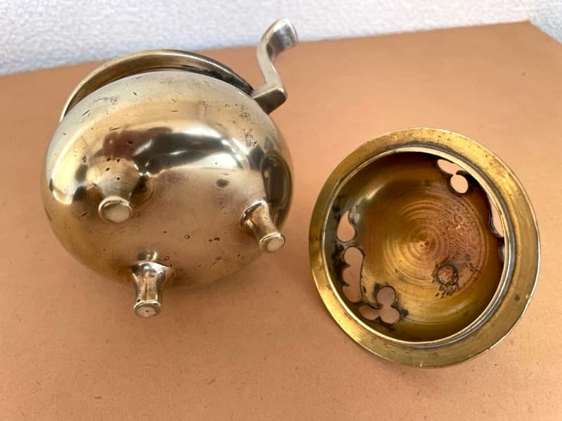 【明治〜昭和初期？】真鍮製 香炉 獅子摘み 立ち耳 三本脚