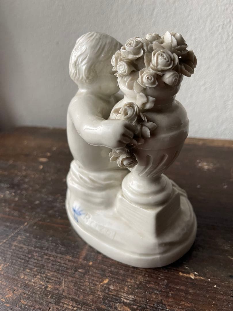 カポディモンテ　イタリアナポリ窯　エンジェル天使とバラの置物