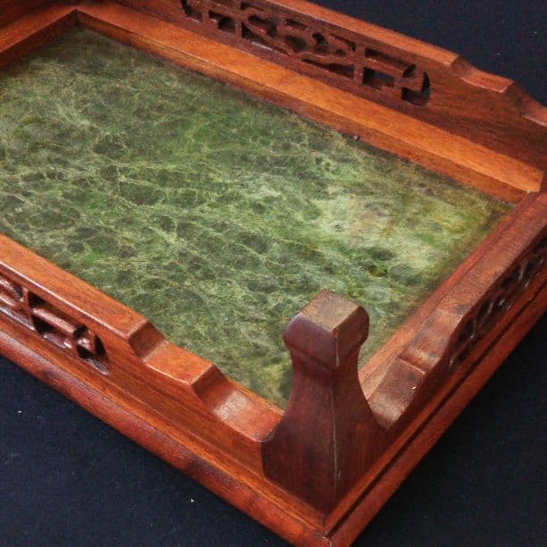 花台（おそらく大理石はめ込み）