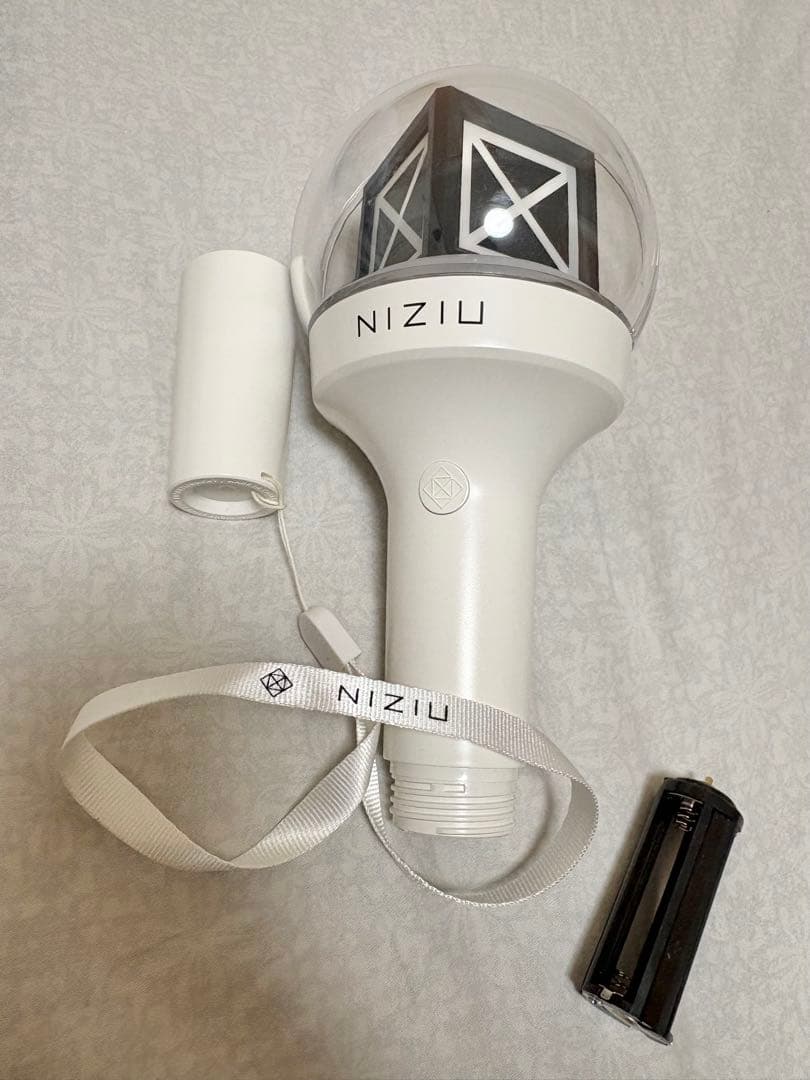 NiziU ペンライト　本体、電池ケースのみ 送料込み