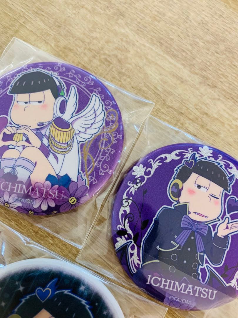 おそ松さん　一松 天使　悪魔　バンド　チェンジング 缶バッジ　ホログラム