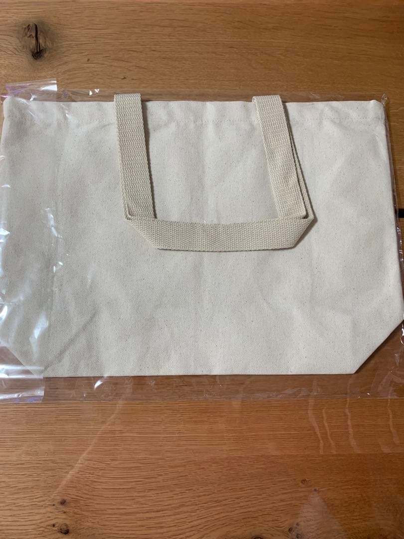 シェリー メゾンドビスキュイ ヒグチユウコ コラボトートバッグとビスキュイ缶