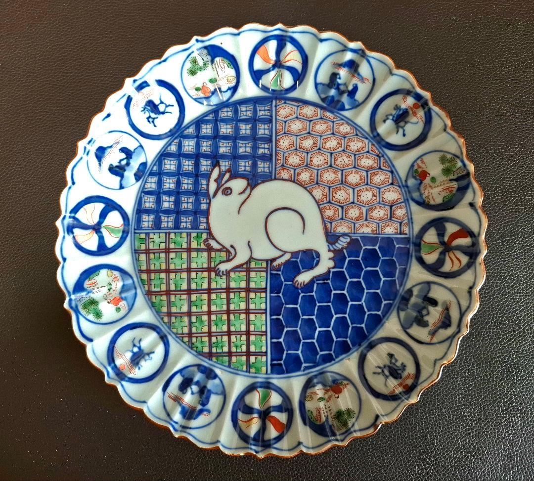 染付色絵兎の図 輪花口造り七寸皿 工芸品　直径約23cm