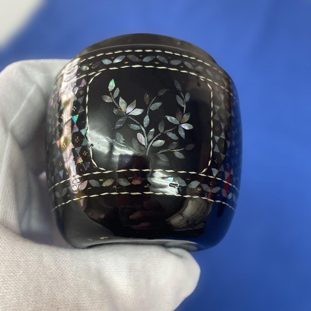 茶道具　棗　螺鈿細工　花をあしらった螺鈿細工が美しい