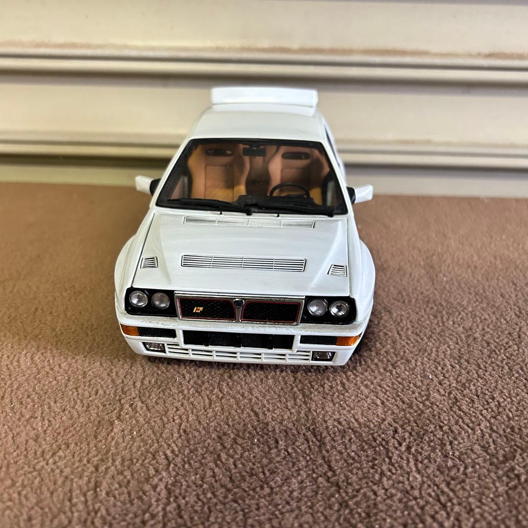 DB16★ミニカー★ 京商製 1/18 スケール ランチア デルタ HF