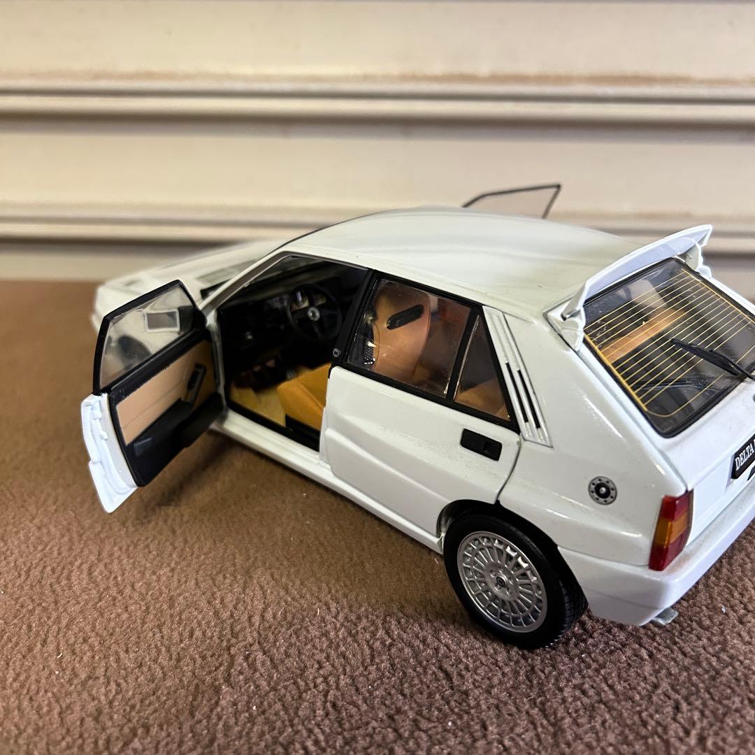 DB16★ミニカー★ 京商製 1/18 スケール ランチア デルタ HF