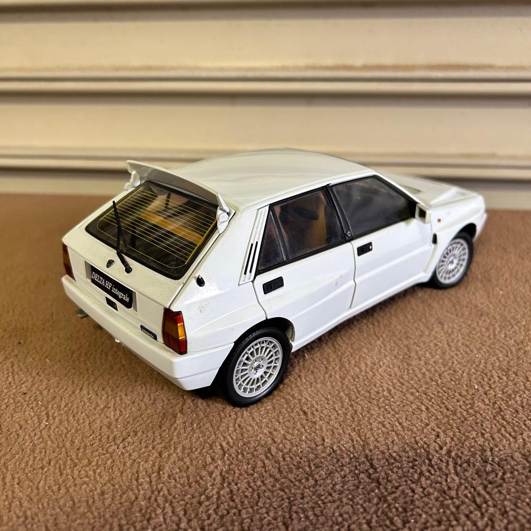 DB16★ミニカー★ 京商製 1/18 スケール ランチア デルタ HF