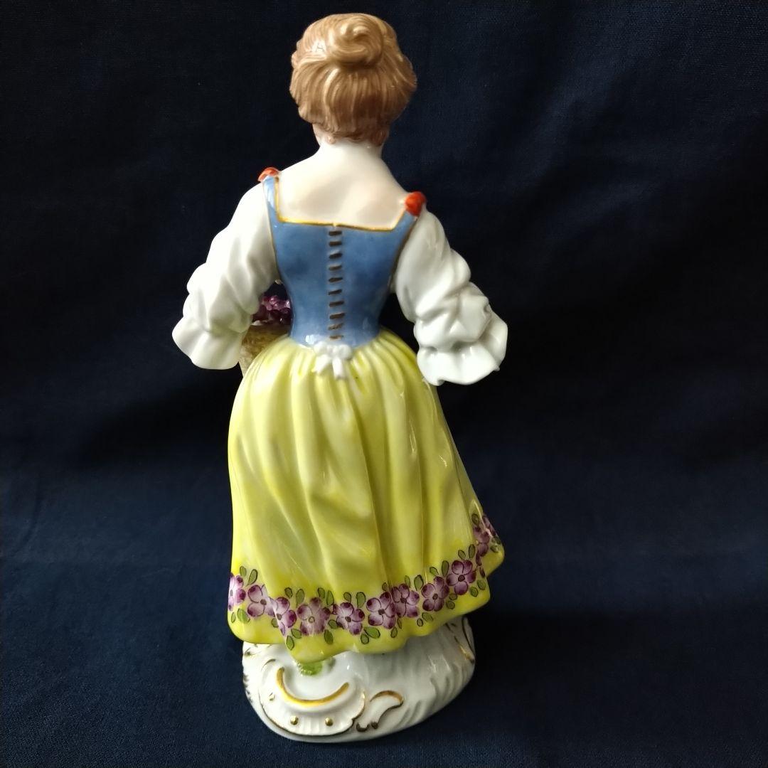 マイセン(Meissen)フィギュリン『葡萄を持つ少女』