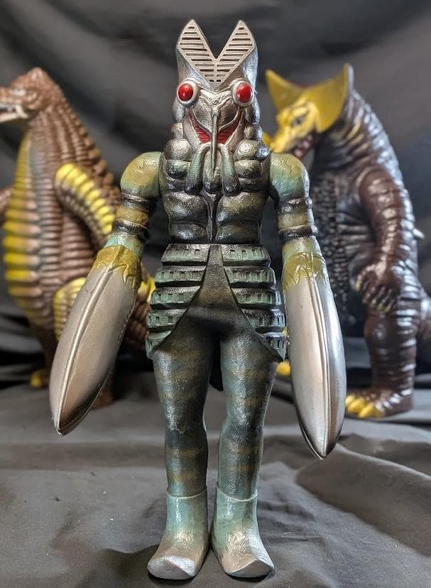 ゴモラ＆レッドキング＆バルタン星人（バンダイ）ビッグサイズソフビ３体セット