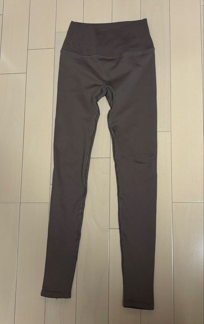 毛玉等なし！alo yoga ハイウェストリブレギンス XS