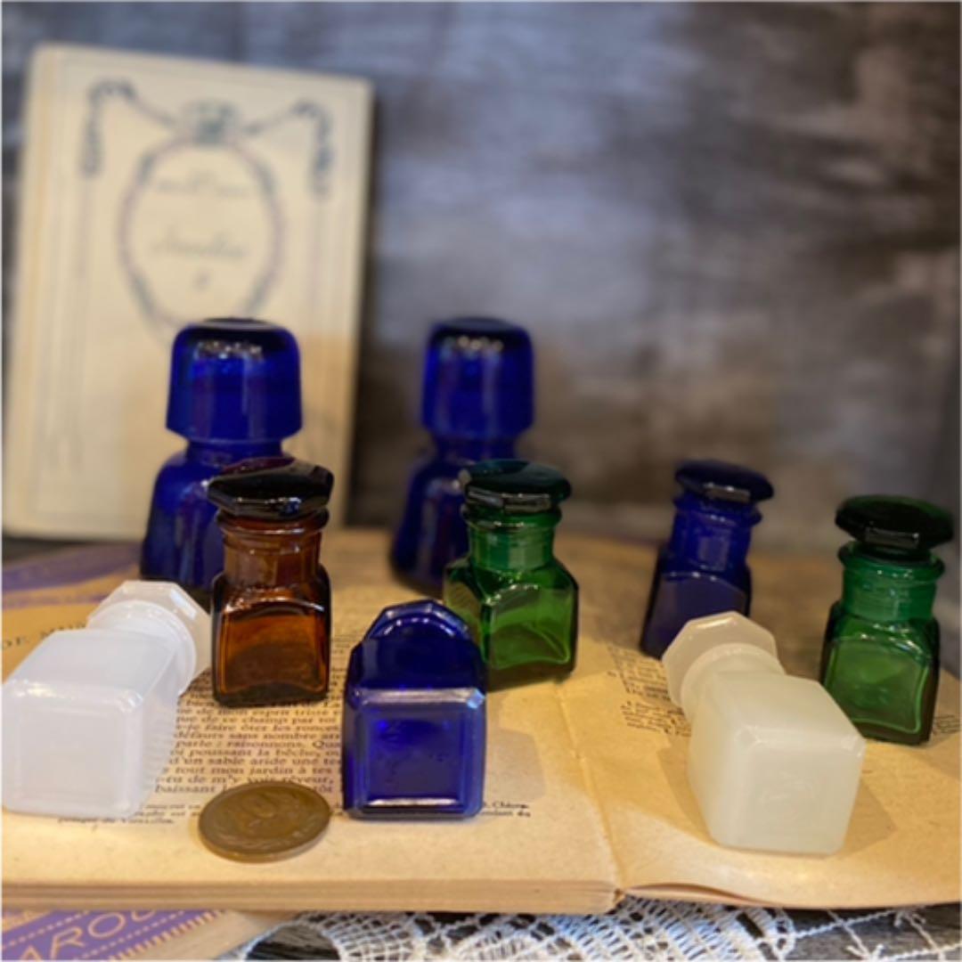 ビンテージ レトロ 色ガラス瓶 薬瓶 医療瓶 蓋付き