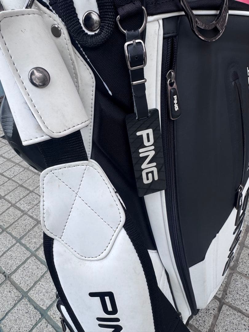 PING キャディバッグ ホワイト ブラック　カバーのボタン無し