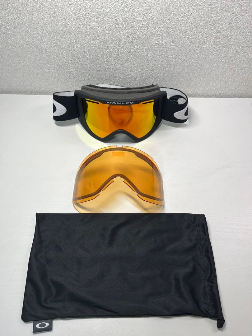 美品　スノーゴーグル OAKLEY オークリー　レンズ付き