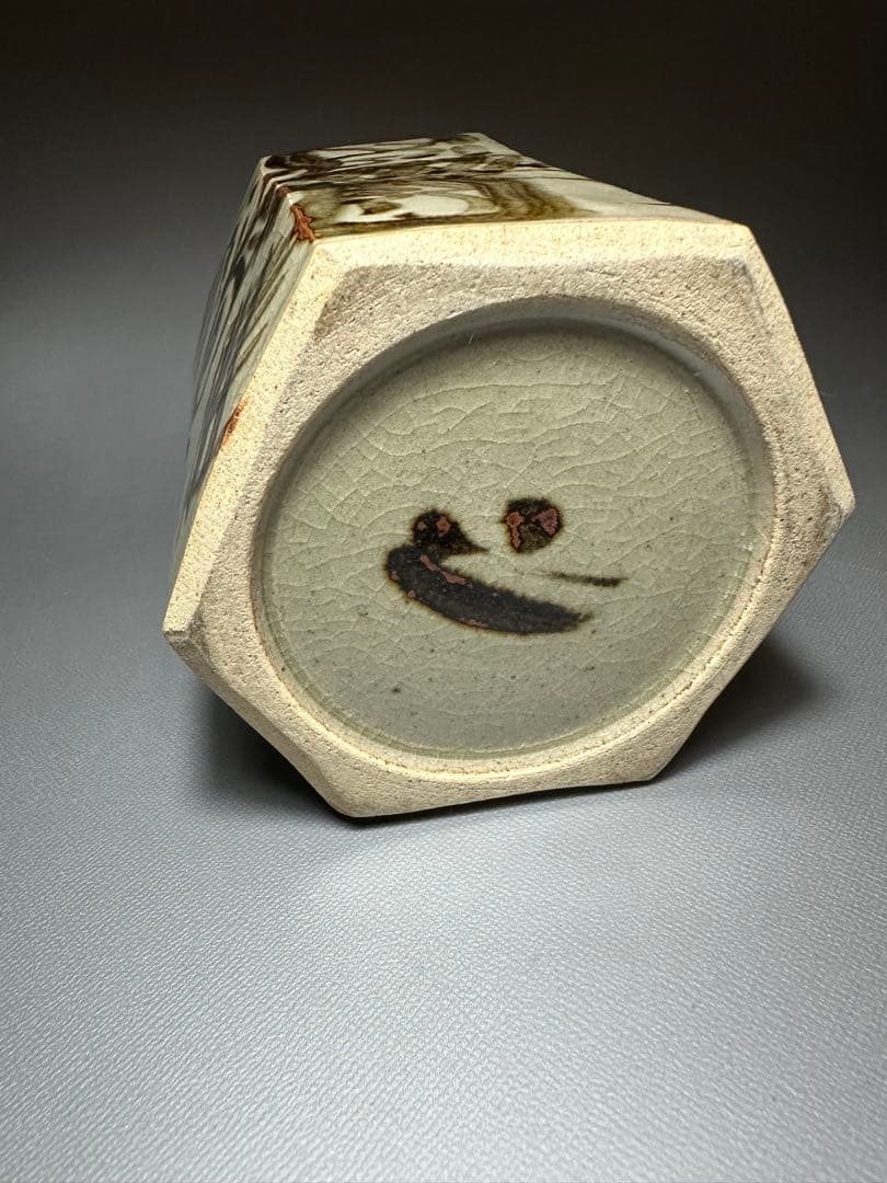 渡辺俊明　作　六角　筆筒　益子焼　龍紋様　サイン有り