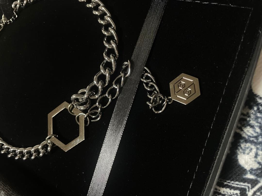 女王蜂 qb luxury chain choker black