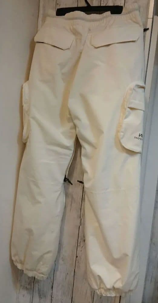 美品⭐ニキータスノボウェアパンツLサイズ⭐タグあり⭐クリーニング済⭐オフホワイト