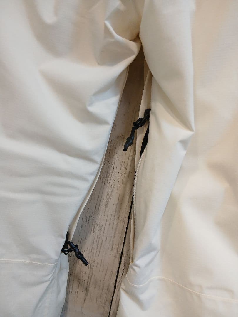 美品⭐ニキータスノボウェアパンツLサイズ⭐タグあり⭐クリーニング済⭐オフホワイト