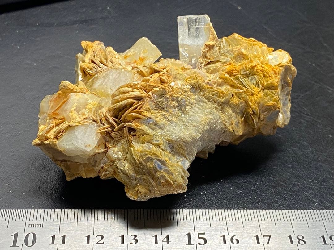 アクアマリン　原石　マイカ　雲母　203g