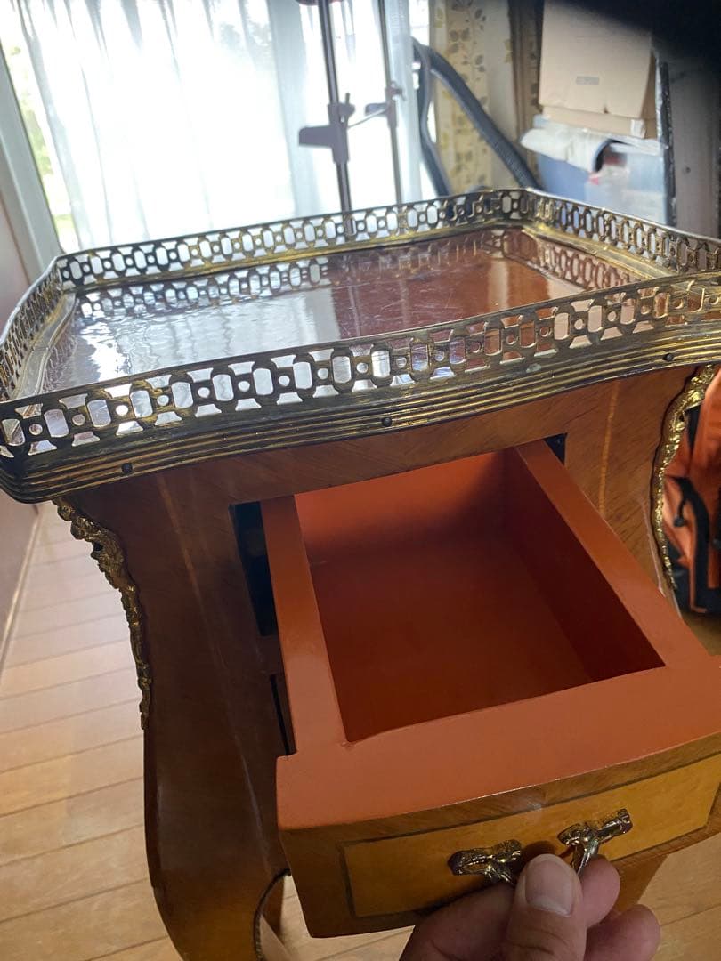 西洋アンティーク　木製サイドテーブル