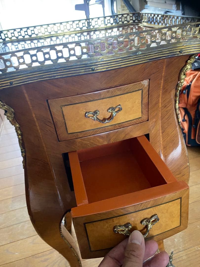 西洋アンティーク　木製サイドテーブル