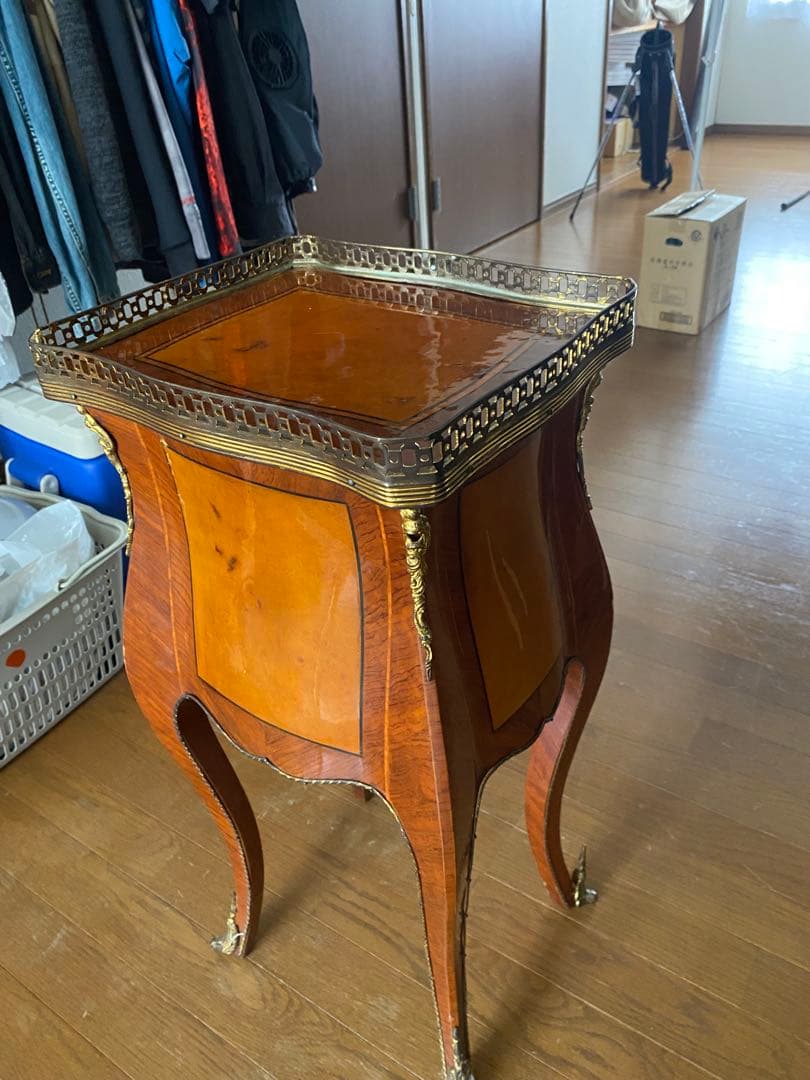 西洋アンティーク　木製サイドテーブル