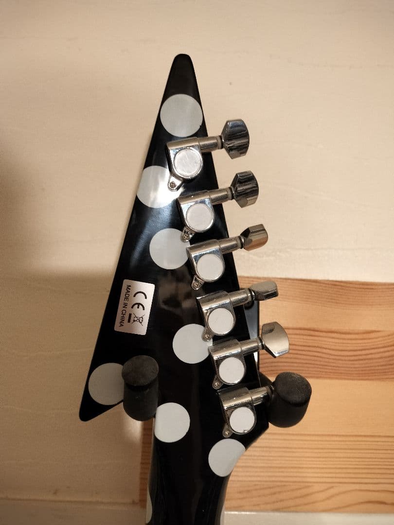 ワダッチ様ランディー・ローズ水玉フライングVレプリカ入手困難品