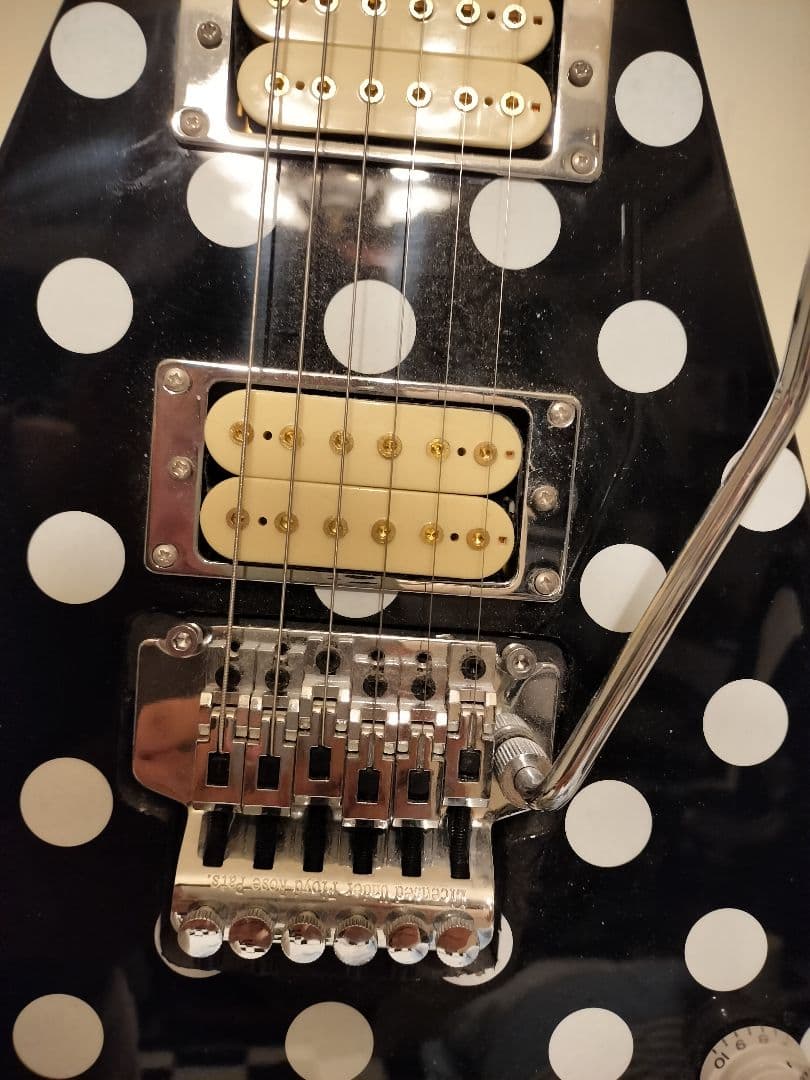 ワダッチ様ランディー・ローズ水玉フライングVレプリカ入手困難品