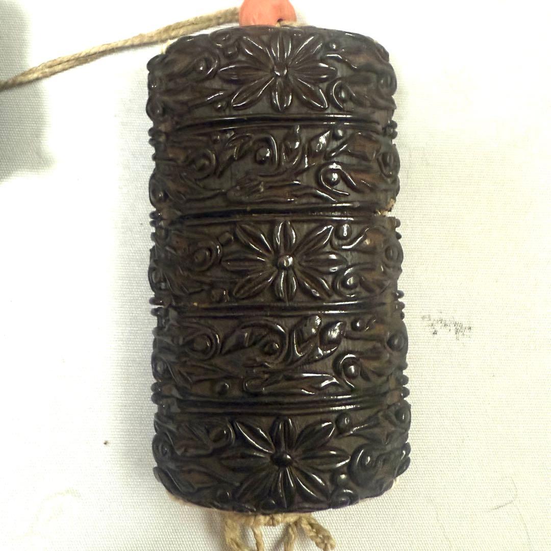 堆黒印籠　根付