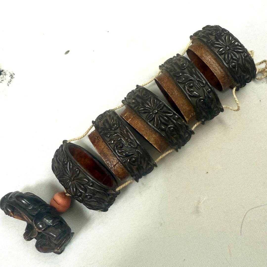 堆黒印籠　根付