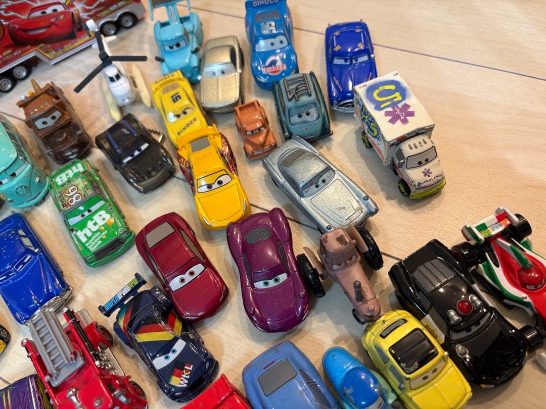 n*o様 カーズ ミニカー 47台セット トラック付き