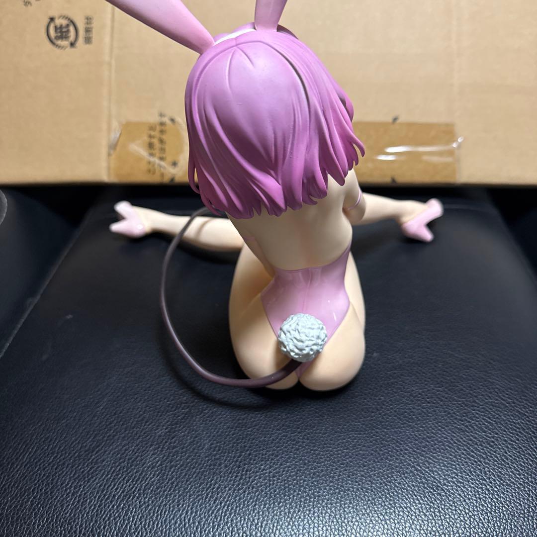 モモ 生足バニーフィギュア