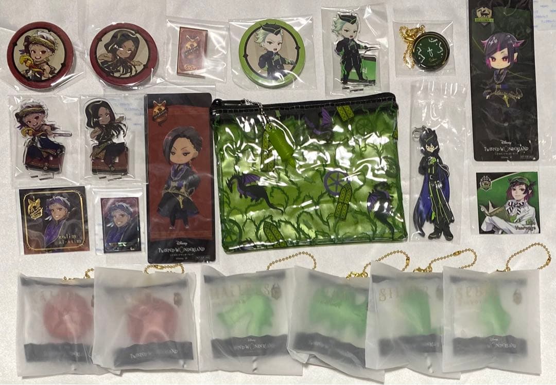 ツイステ　Q-pot アクスタ　缶バッジ　バースデー　ナムコ　イデア　フィギュア