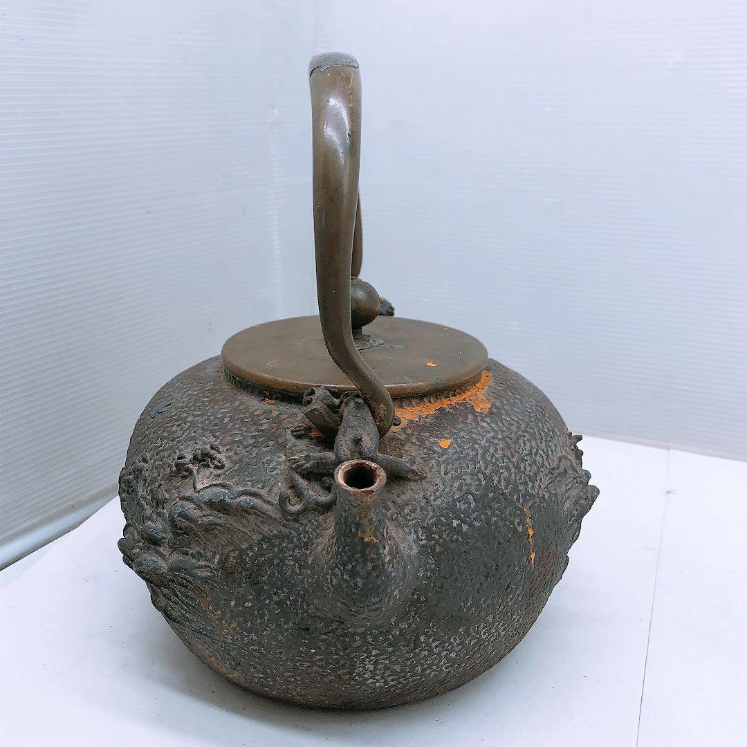 【要確認】日本亀文 鉄瓶 銅蓋 動物モチーフ 重さ約2.5kg アンテ