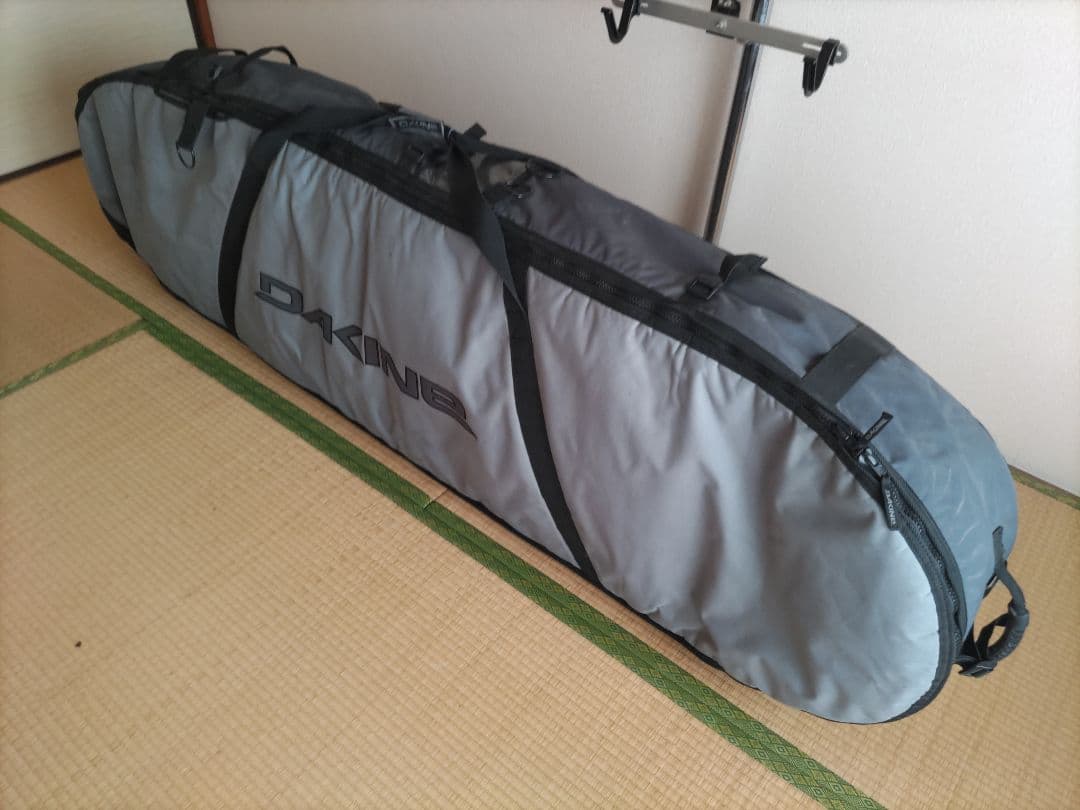 DAKINE 3〜4本用ウィール付サーフボードケース6'8 中古品