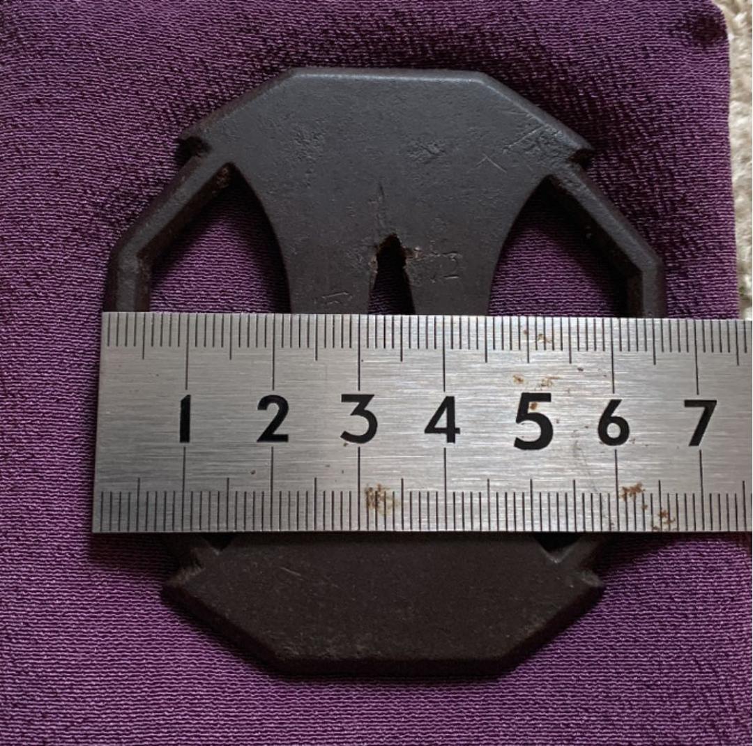 鍔　分銅型　江府住宜寿　鉄　透かし