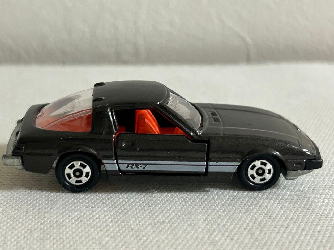 トミカ 日本製 スーパーギフト 黒箱 50 マツダ サバンナ RX-7