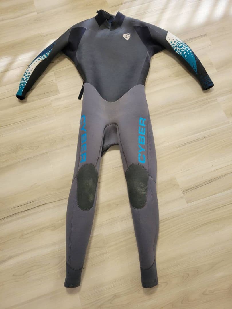 CYBER　サイバー　ウエットスーツ　2回使用