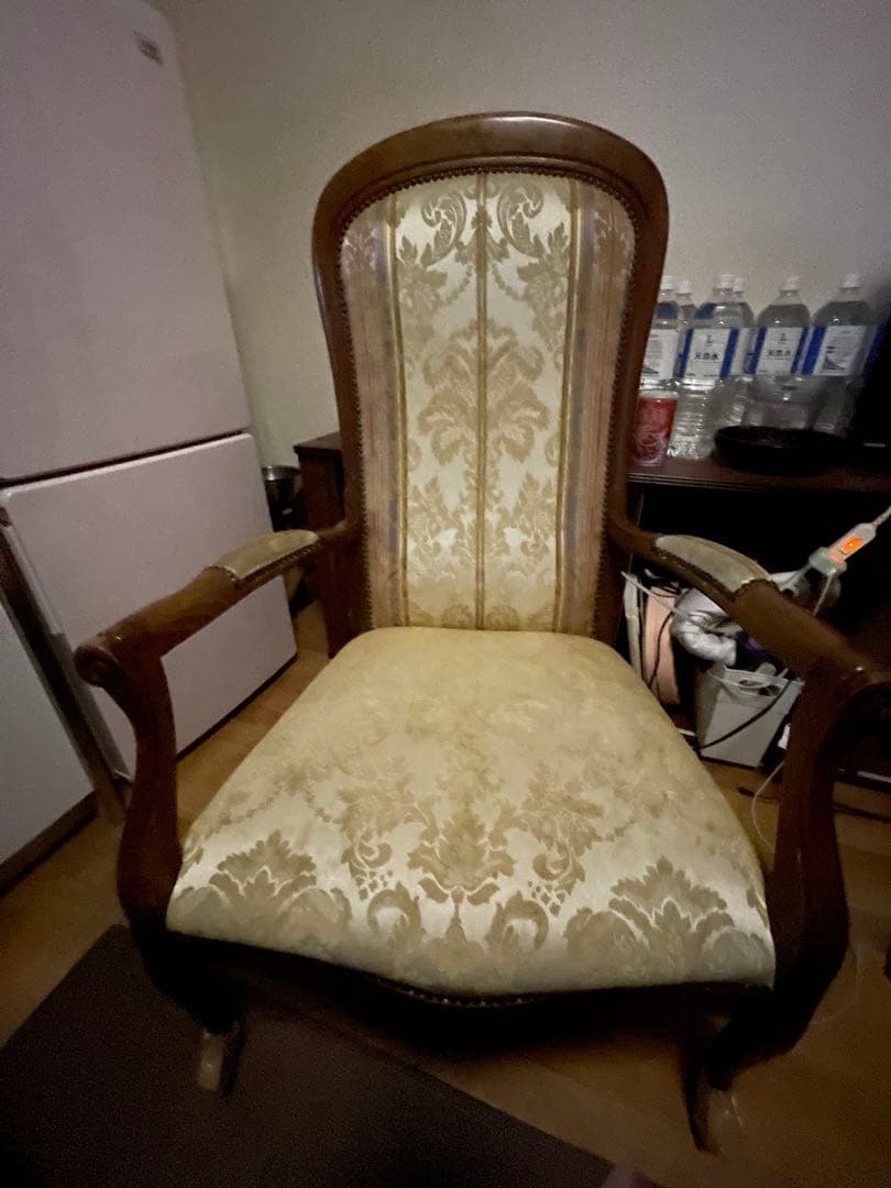 引き取り限定　クラシック　木製肘掛け椅子　イタリア　輸入家具　アンティーク風