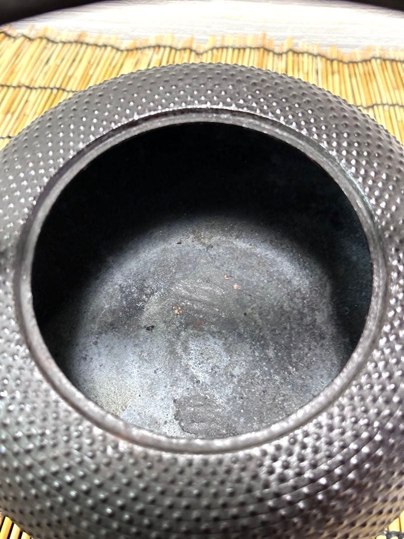 未使用品、栞付　南部照光堂造　１５型アラレ　南部鉄瓶　ブッヒィー♪\"\"様売約済み