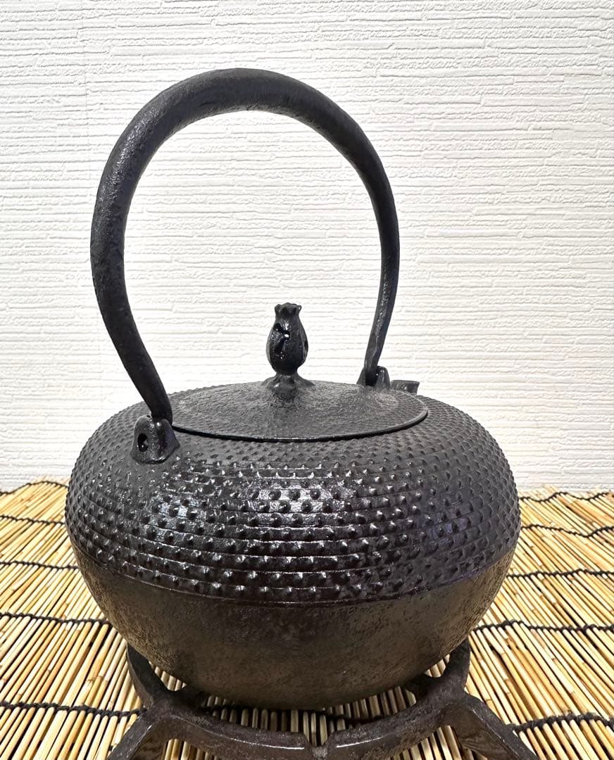 未使用品、栞付　南部照光堂造　１５型アラレ　南部鉄瓶　ブッヒィー♪\"\"様売約済み