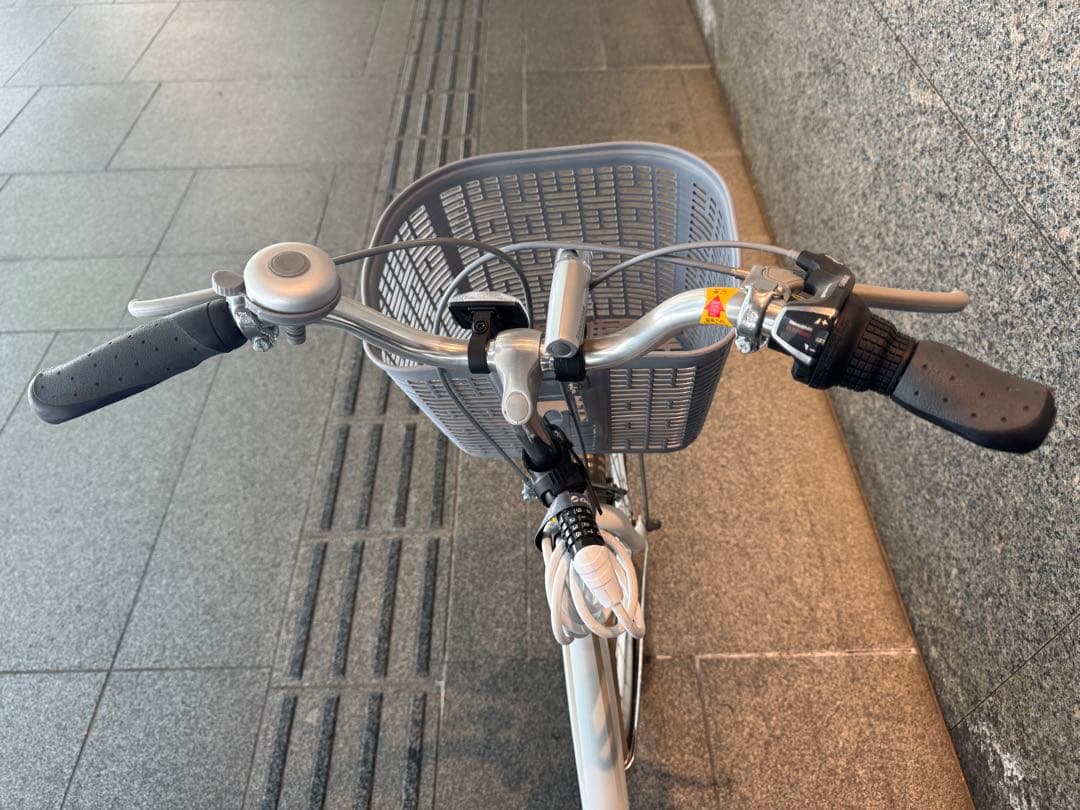 GIANT ホワイト シティサイクル 前カゴ付き