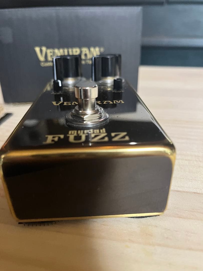 最終価格　Vemuram myriad FUZZ serial 4000番台