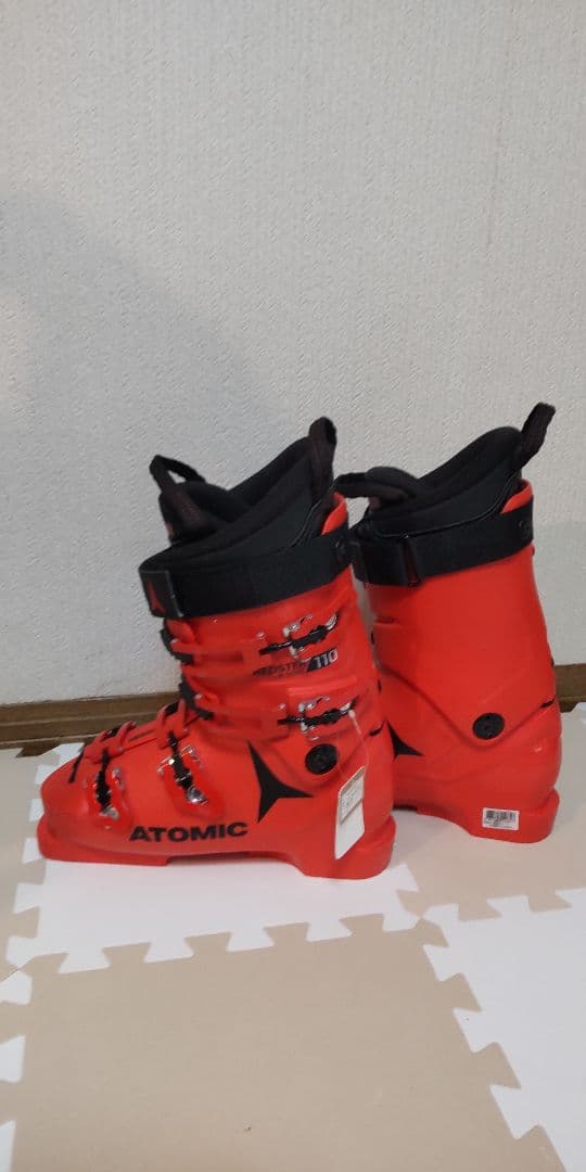 ATOMIC スキーブーツ レッドスター
