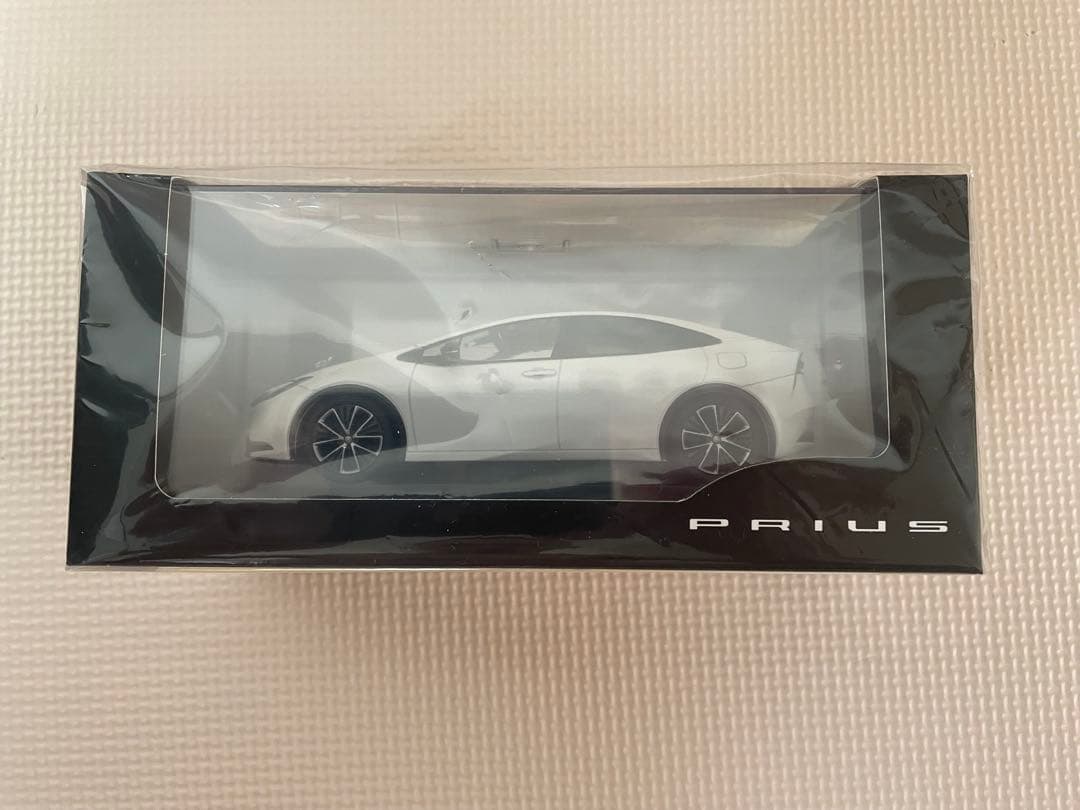 【値下げしました！】プリウス ミニカー プラチナホワイトパール　新品未使用未開封
