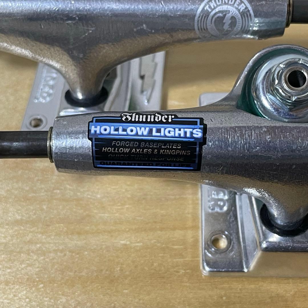スケートボード THUNDER TRUCK HOLLOW LIGHTS 147inch